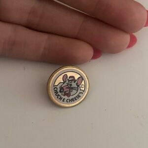 🧀 Vintage 1980s Chuck E. Cheese Pin